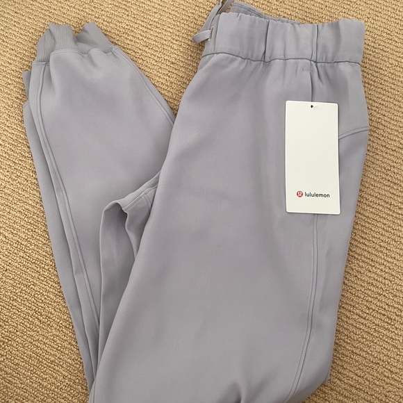 NWT lululemon on the fly jogger - Picture 2 of 5